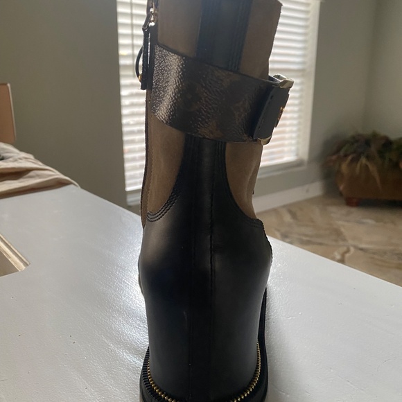 Louis Vuitton Moonlight Half Boots - Picture 4 of 9